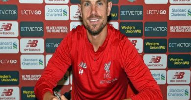 Tin bóng đá tối 31/8: Henderson ký hợp đồng mới với Liverpool