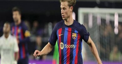 Tin Barcelona 11/8: De Jong bị CĐV sỉ nhục khi đến sân tập