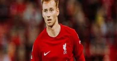 Chuyển nhượng BĐ Anh 23/8: Liverpool bán đứt Van den Berg