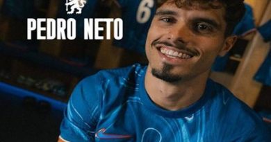 Chelsea công bố 'bom tấn' Pedro Neto từ Wolves