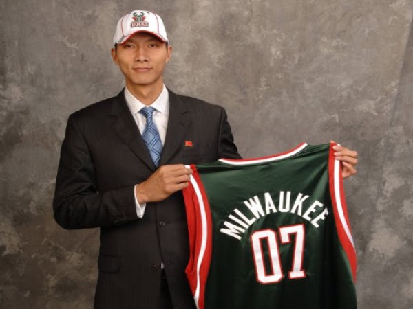 Yi Jianlian – Chiến binh bền bỉ giữa hai thế giới