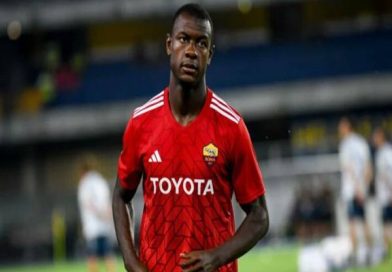 Chuyển nhượng Arsenal: Cân nhắc chiêu mộ Evan Ndicka
