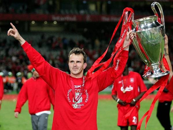 Cầu thủ Đức đá cho Liverpool