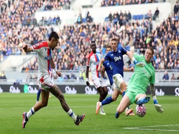 Crystal Palace khi chuỗi bất bại buộc phải dừng lại