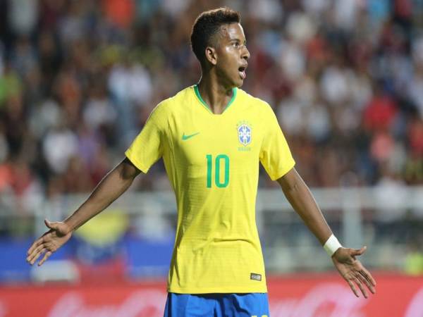 Rodrygo với áo số 10 ở đội tuyển Brazil