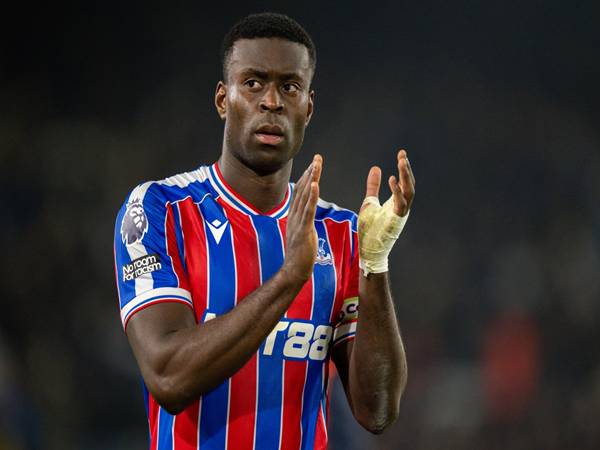 Liverpool chiếm ưu thế trong cuộc đua Ngoại hạng Anh