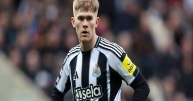 Tin chuyển nhượng: Arsenal tranh mua Lewis Hall với Man City